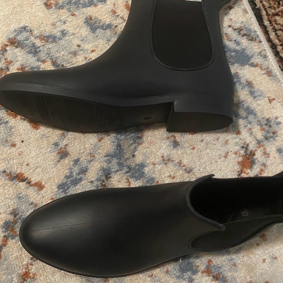 Black - Picture 3 of 6